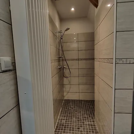 Le Rucher Et La Ruchette بيت للعطل Rumegies